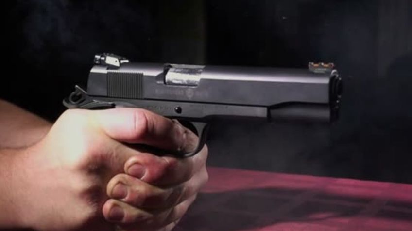 Hermosillo: Fue a sacar la basura y se encontró con pistola tirada en Villa del Sol