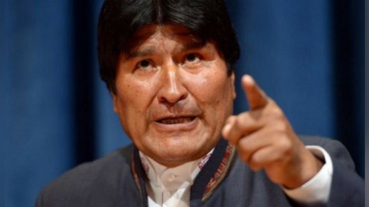 ¡Se armó la trifulca! El expresidente de Bolivia recibe un sillazo en la cabeza: VIDEO