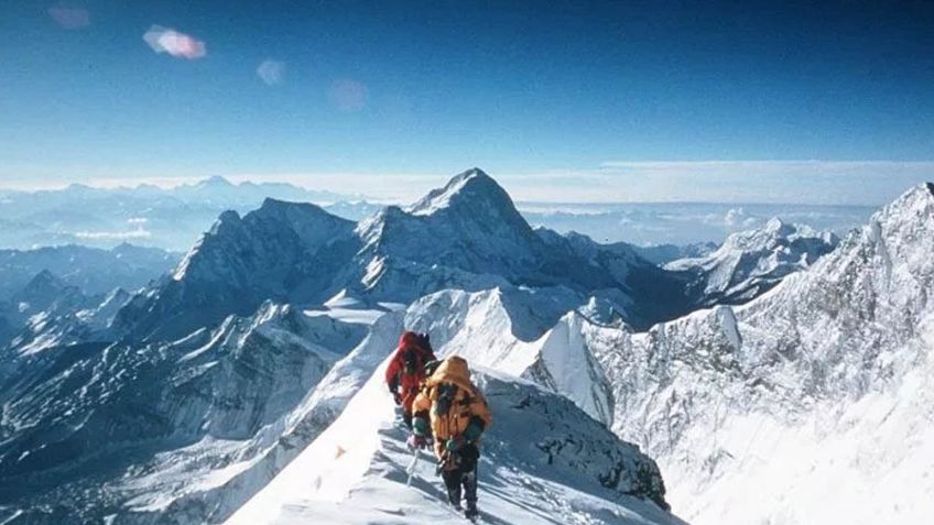 Tragedia en el Everest: Confirman primer caso de Covid-19; alpinista termina hospitalizado