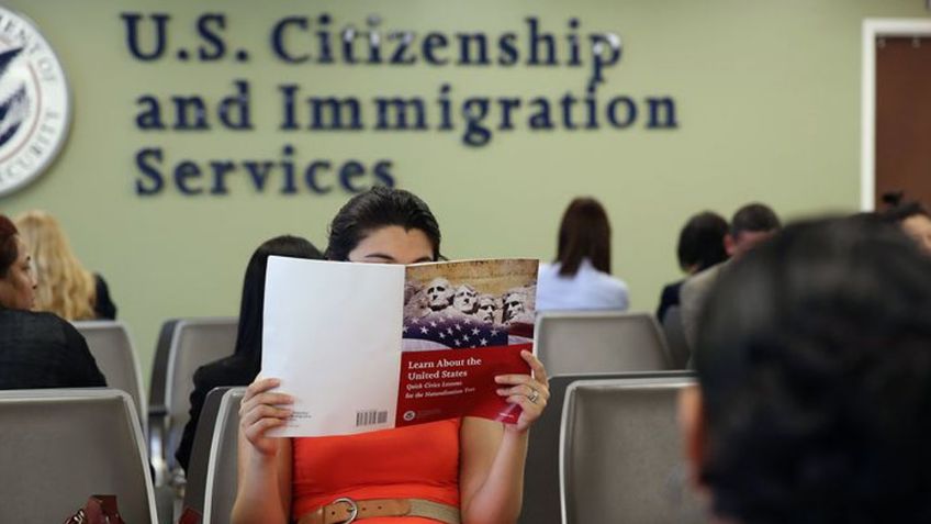 EU podría otorgar la ciudadanía a los inmigrantes que arriesgan su vida por el país