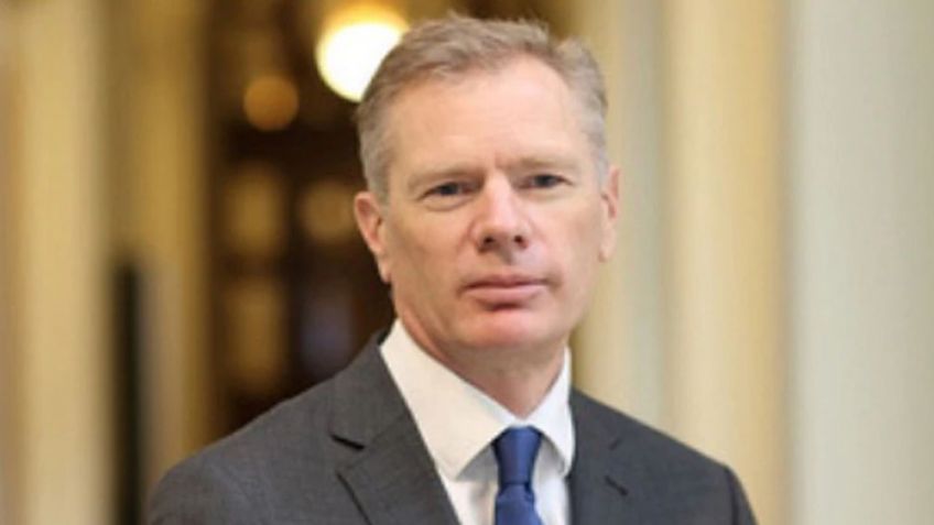 Embajador de Reino Unido en Irán es arrestado por organizar protestas