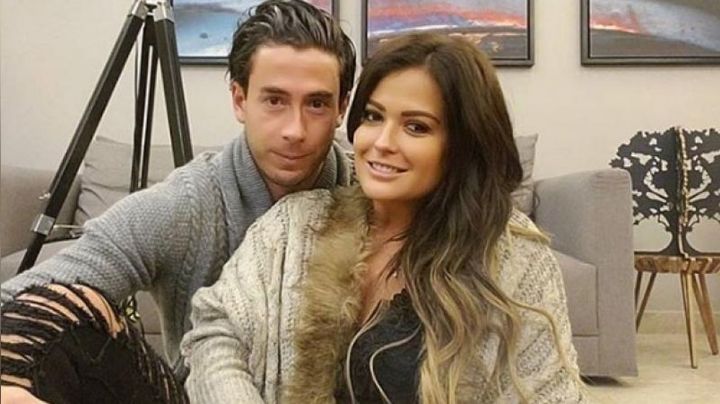 FOTO: Conductora de Televisa exhibe 'íntimo momento' con su esposo; sin ropa y en el baño