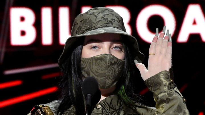 Billie Eilish se lleva aplausos al ser la única artista en llevar cubrebrocas en los Billboard