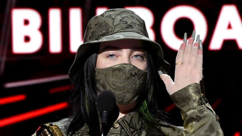 Billie Eilish se lleva aplausos al ser la única artista en llevar cubrebrocas en los Billboard