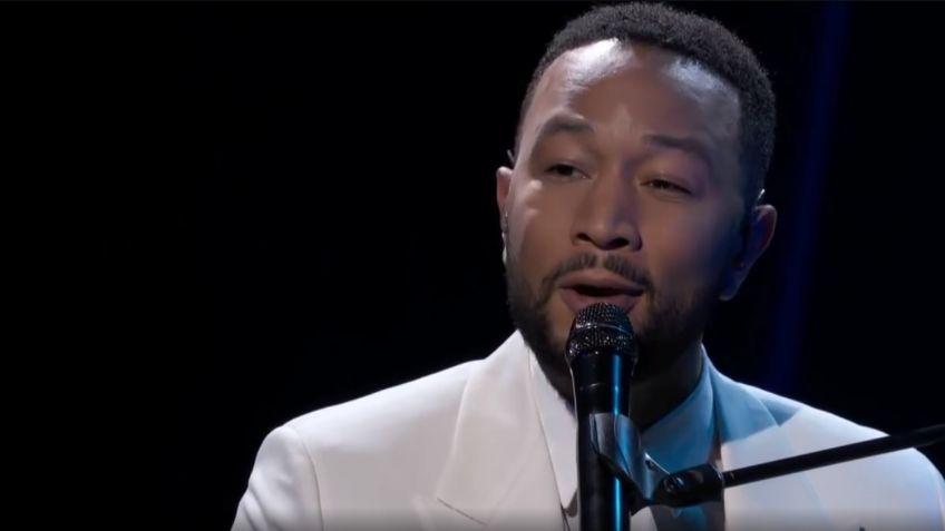 John Legend dedica presentación a su esposa tras perder a su bebé y conmueven a todos