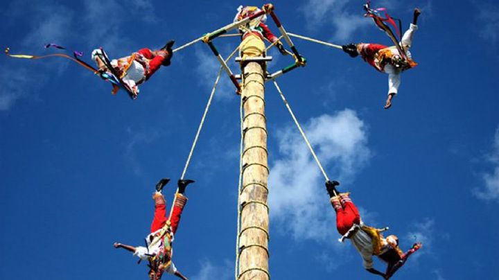 VIDEO: La escalofriante caída de 15 metros de un volador de Papantla