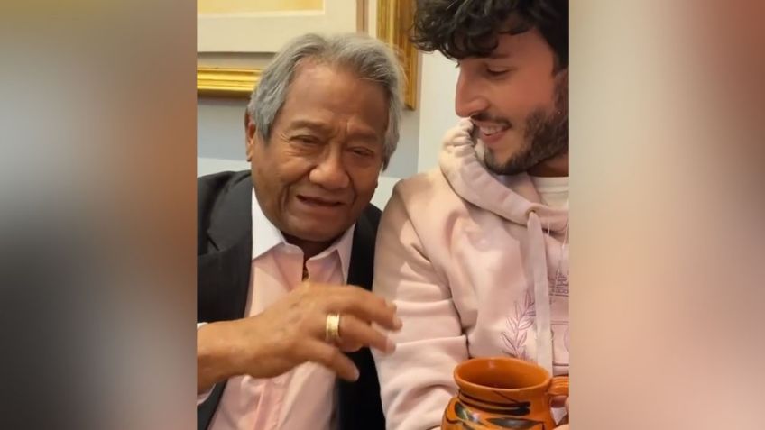 "Imposible negarme al maestro": Sebastián Yatra se come un gusano por órdenes de Armando Manzanero