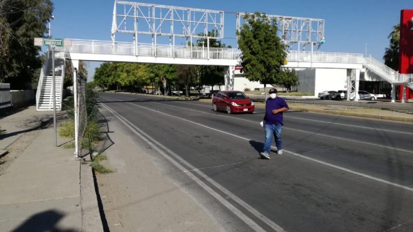 Personas arriesgan su vida al no utilizar puentes peatonales