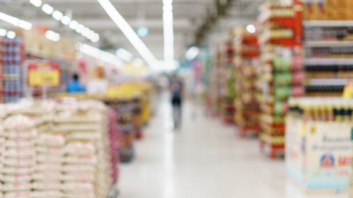 VIDEO: Muere un joven aplastado por estantes que cayeron como dominó