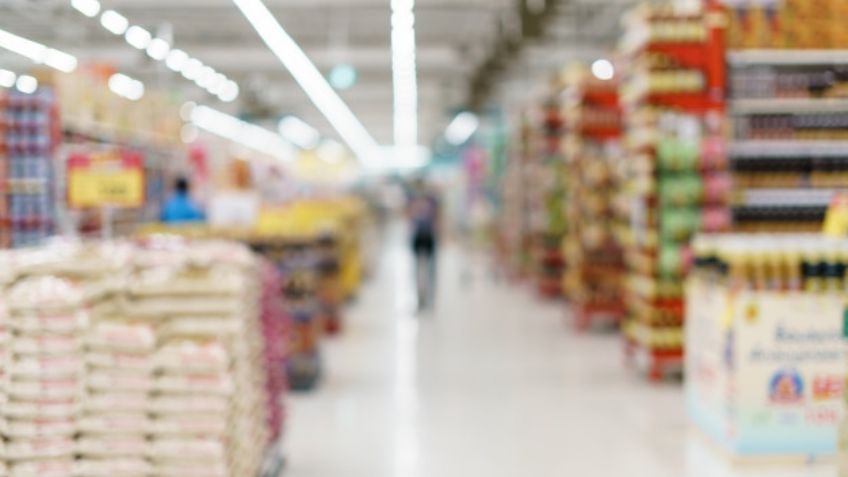 VIDEO: Muere un joven aplastado por estantes que cayeron como dominó