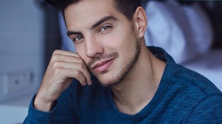 VIDEO: Vadhir Derbez por poco y pierde su zapato al querer cumplir reto de TikTok