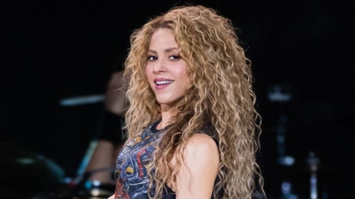 Shakira celebra junto con sus fanáticos los 25 años de su famoso álbum 'Pies descalzos'