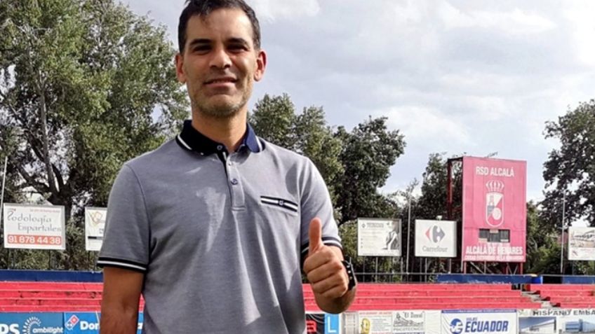 Le ‘tunden’ a Rafa Márquez en su debut como DT en Liga Cadete de España