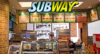 VIDEO: ¡Dulces sueños! Empleada de Subway se duerme mientras prepara un sándwich
