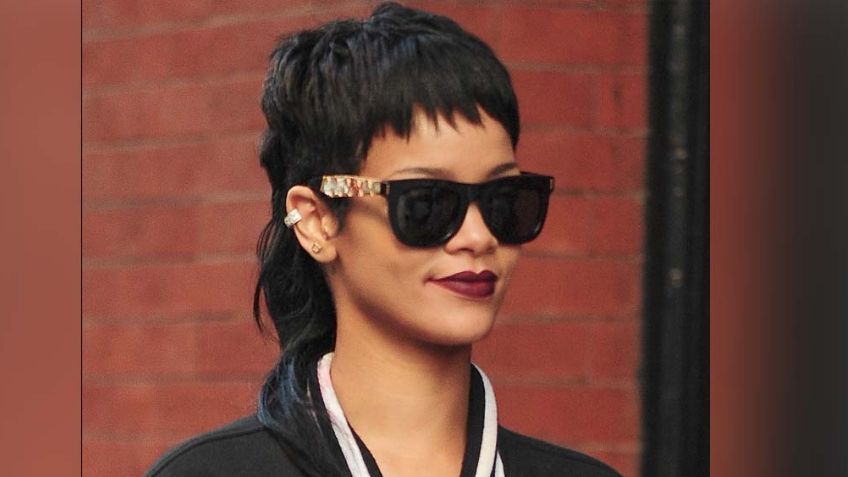 Rihanna 'rompe' internet con su nuevo y extravagante look traído de los años 80