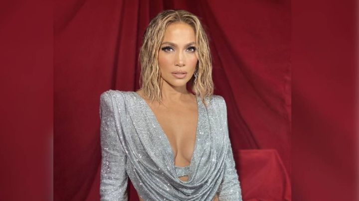 Jennifer Lopez causa furor en redes al presumir su silueta con su vestuario en los AMAs