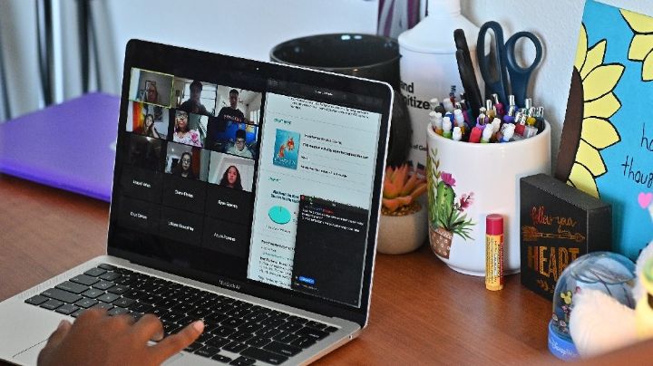 VIDEO: Maestro y alumno se enfrascan en acalorada discusión durante clase virtual