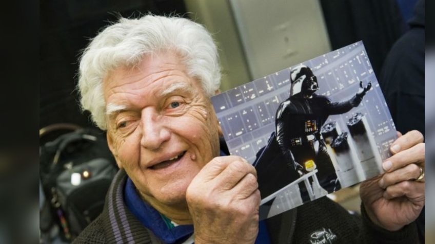 Fanáticos de la franquicia de 'Star Wars' despiden al primer actor de 'Dart Vader'