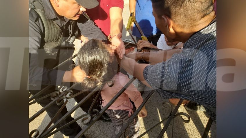 Elementos de la Policía Municipal logran salvar a menor de un feroz incendio