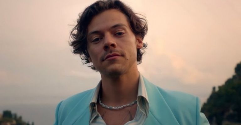 Harry Styles obtiene justicia: Arrestan y condenan a prisión a la acosadora del cantante