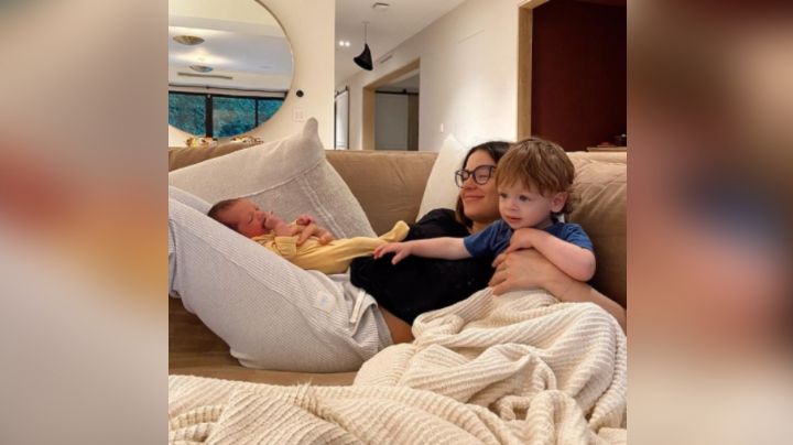 Sarah Kohan enternece redes con bella postal navideña junto a Noah y Nala