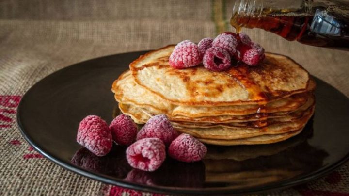 Esta es la receta perfecta para hacer hot cakes de plátano con avena completamente saludables