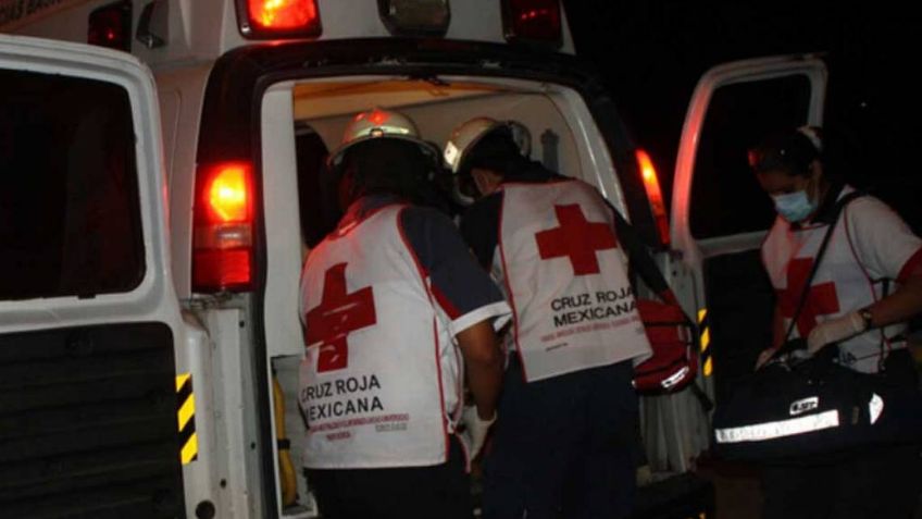 Guaymas: Cruz Roja traslada a hospital a una mujer atropellada por un auto