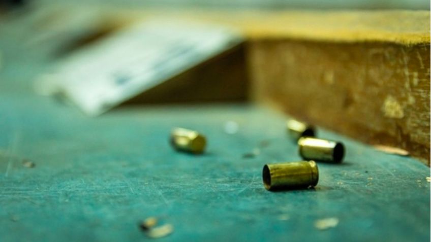 Despiadado feminicidio: Sicarios asesinan a balazos a una mujer que paseaba por la calle