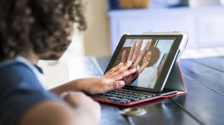 Empresas tecnológicas del Reino Unido implementaron 'niñeros virtuales' por la pandemia