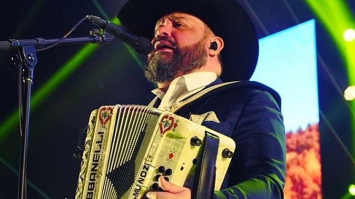 Ricky Muñoz, vocalista de Intocable, se vacuna contra el Covid-19 y narra los efectos secundarios