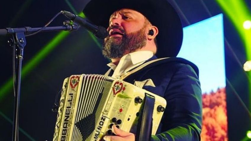 Ricky Muñoz, vocalista de Intocable, se vacuna contra el Covid-19 y narra los efectos secundarios