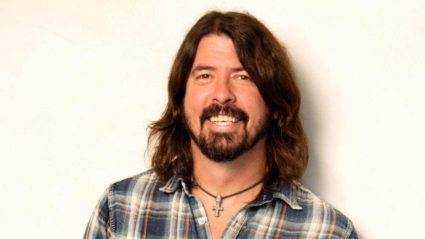 Vocalista de Foo Fighters hace inesperada aparición en el Metro de la CDMX para dar un mensaje
