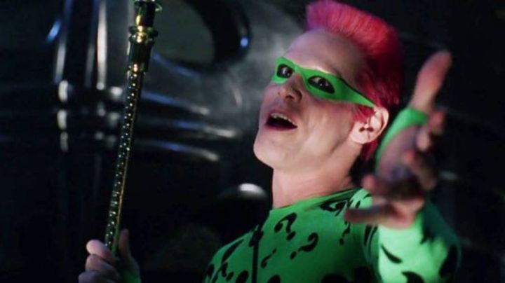 Warner Bros busca que Jim Carrey vuelva a interpretar al 'Acertijo' en la película de 'Flash'