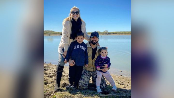 ¡Indignante! Poncho de Nigris causa polémica al enseñarle a disparar a Ponchito