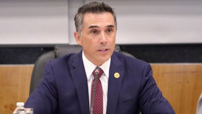 Reconocen a Sergio Mayer con Doctorado Honoris Causa; redes lo tunden: "Mediocre país"