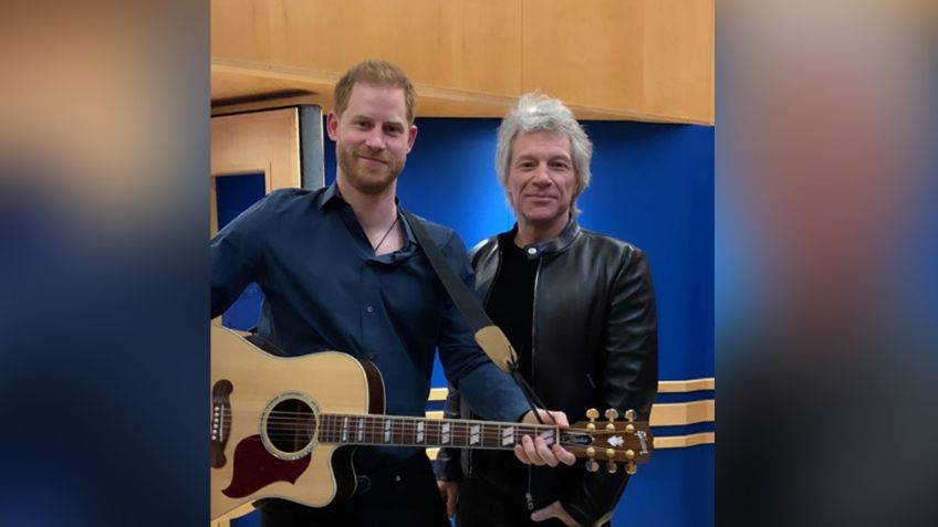 Harry se convierte en toda una estrella del rock y canta junto a Jon Bon Jovi