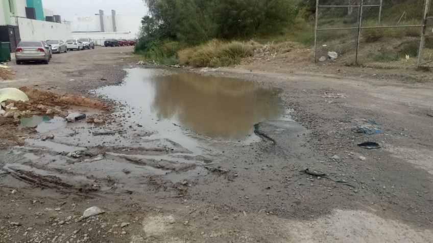 Vecinos de Hermosillo exigen la reparación de fuga de agua potable