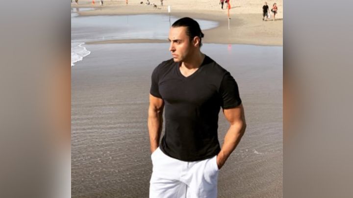 ¡Qué tierno! Latin Lover comparte el momento en el que enseña a caminar a su nieto