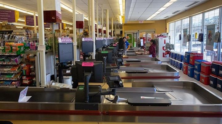 Donante anónimo cubre los gastos de gente necesitada en compras de supermercado