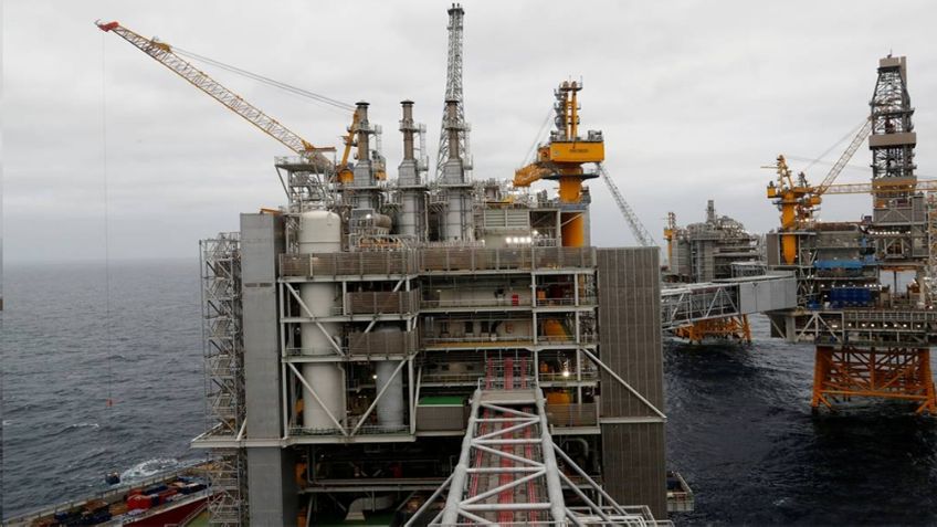 OPEP acuerda bajar la producción de petróleo en casi 10 millones de barriles diarios