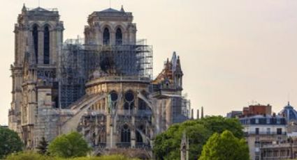 Conmemoran el primer aniversario del incendio de la catedral Notre Dame en París