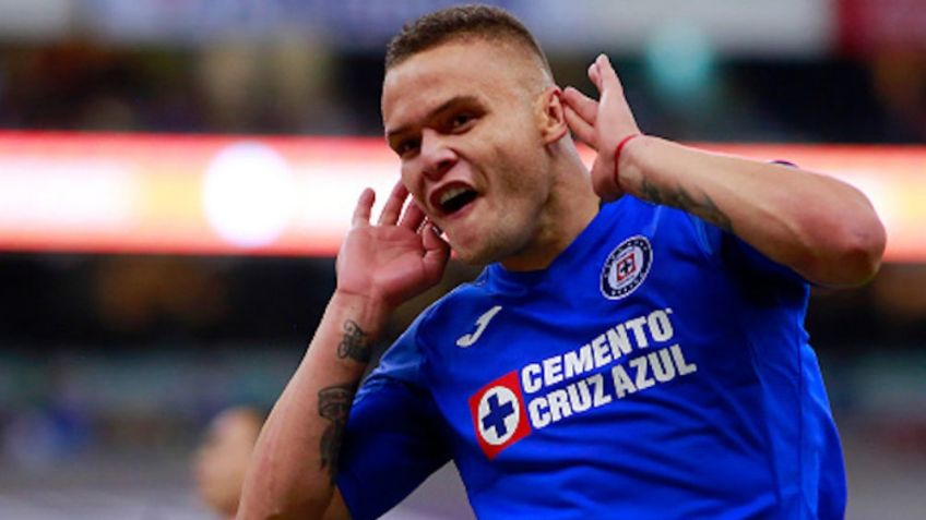 Jonathan Rodríguez dona 2 mil despensas a Uruguay por la pandemia del Covid-19