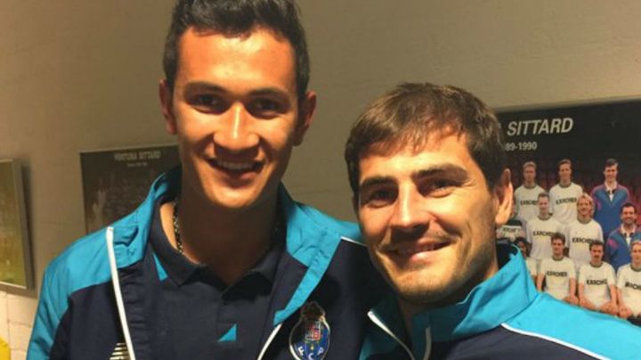 Iker Casillas felicita a Raúl Gudiño por su cumpleaños a través de Twitter
