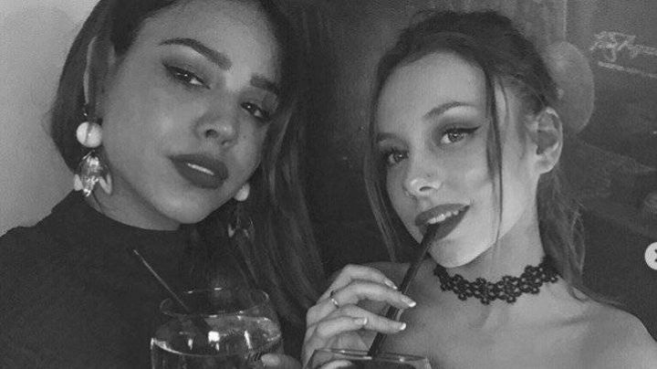 "¡Qué sensual!": Danna Paola se besa con Ester Expósito y filtran el video