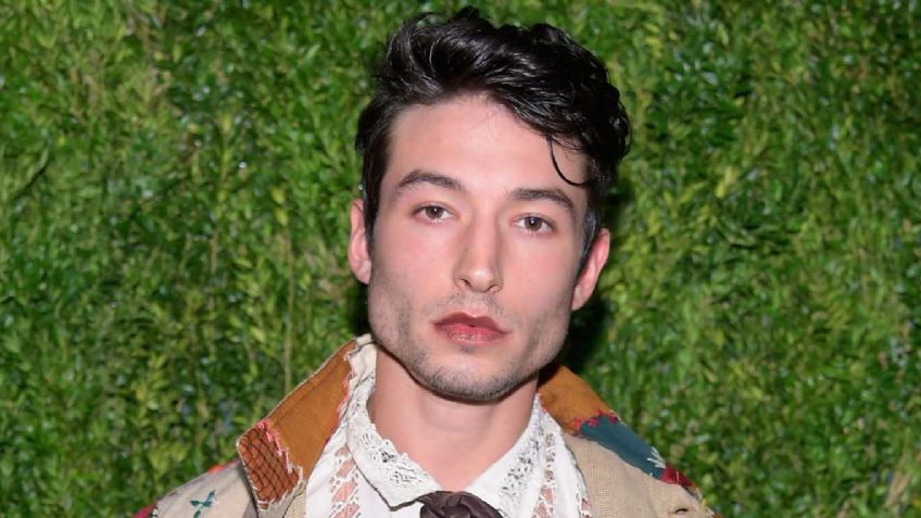 ¡Una locura! Ezra Miller, actor de 'Flash' ahorca a una fan en la calle