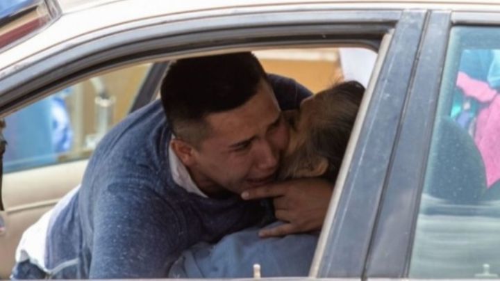 FUERTES IMÁGENES: Joven ignora al Covid-19 e intenta revivir a su abuela con respiración boca a boca