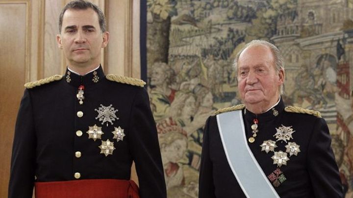 Padre del Rey de España huiría del país tras ser acusado de lavado de dinero