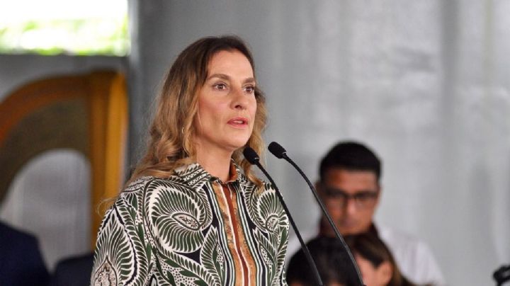 (VIDEO) Hombre ataca a la esposa de AMLO durante vuelo: "En el 2021 se van"