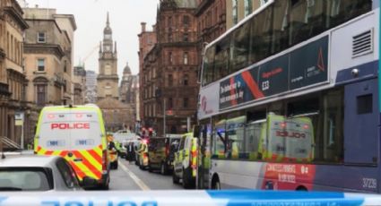 La Policía de Glasgow abate a hombre que asesinó a tres con un cuchillo; hay un oficial herido