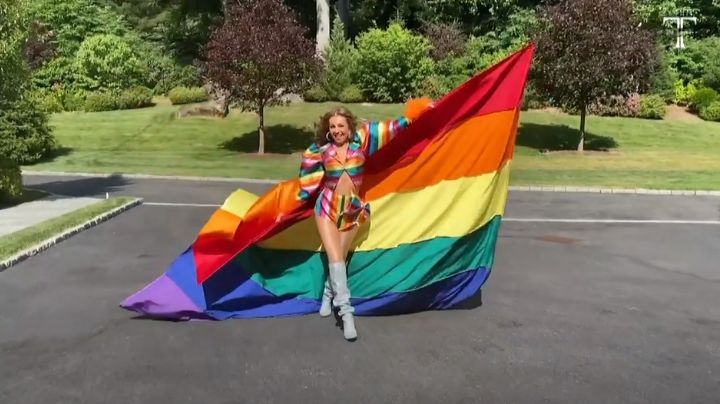 ¡Orgullo! Thalía da el banderazo de inicio para la Marcha LGBT en CDMX